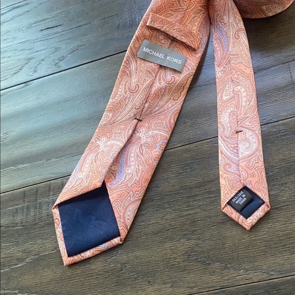 MICHAEL KORS 100% Silk Coral and Blue Paisley Tie - Picture 2 of 3